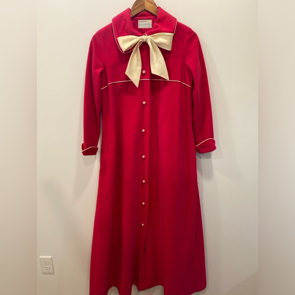 Vintage Loungewear By Diamond Tea Gown. Beautiful!